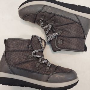 Clarks snow booties
